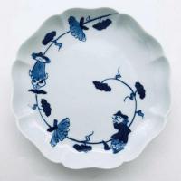 クラシックシリーズ 牡丹唐草異人八方割5寸皿　青花　有田焼