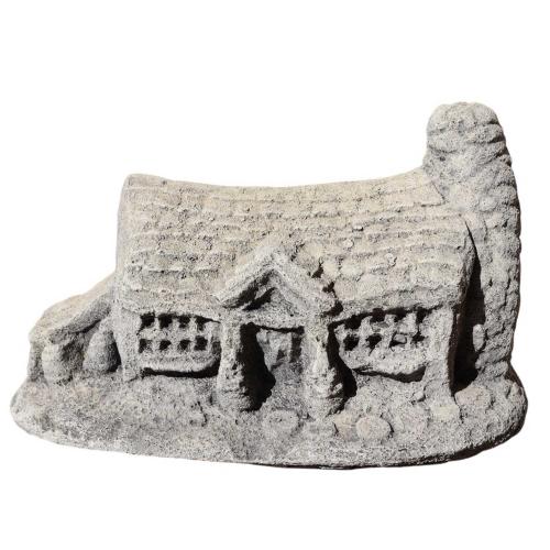 イギリスからやって来た手造りガーデンストーンのコテージ　ガーデン装飾