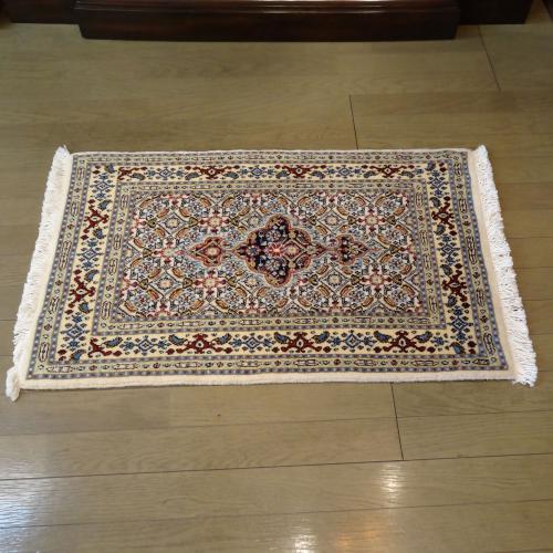 ペルシャ絨毯　ムード産　約90×58cm
