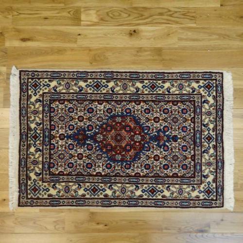 ペルシャ絨毯　ムード産　約91×61cm