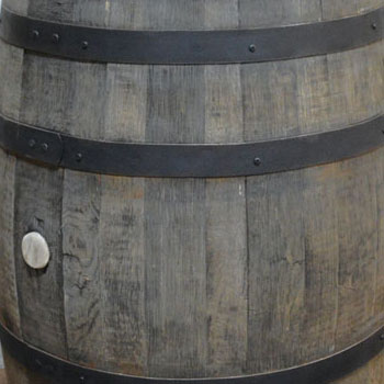 黒タガのウイスキー樽
