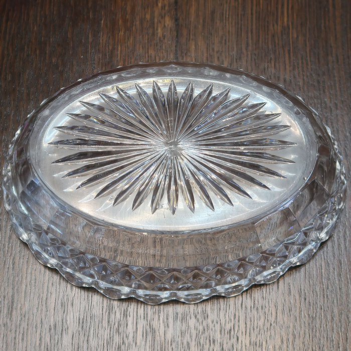 アンティークガラスのオーバル型ガラスボウルの写真