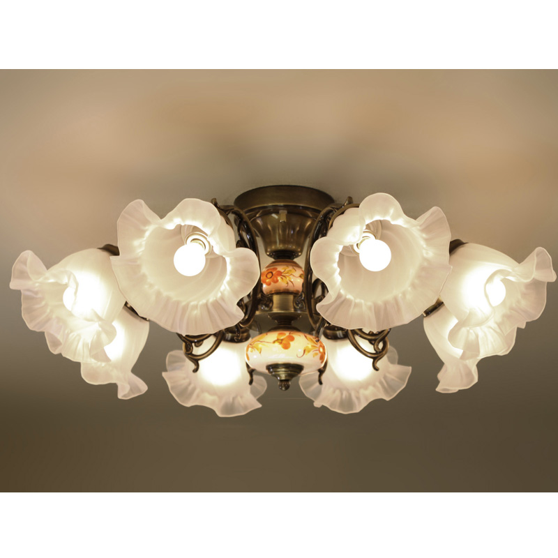 スペイン製のハンドペイント陶器で装飾された8灯シーリングシャンデリア