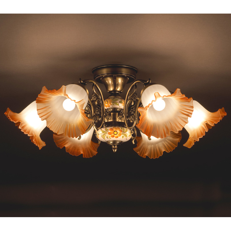 スペイン製の手書きの陶器で装飾された6灯シーリングシャンデリア