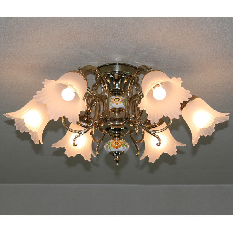 アンティークゴールドメッキの本体に手書きの陶器で装飾された6灯シーリングシャンデリアB型