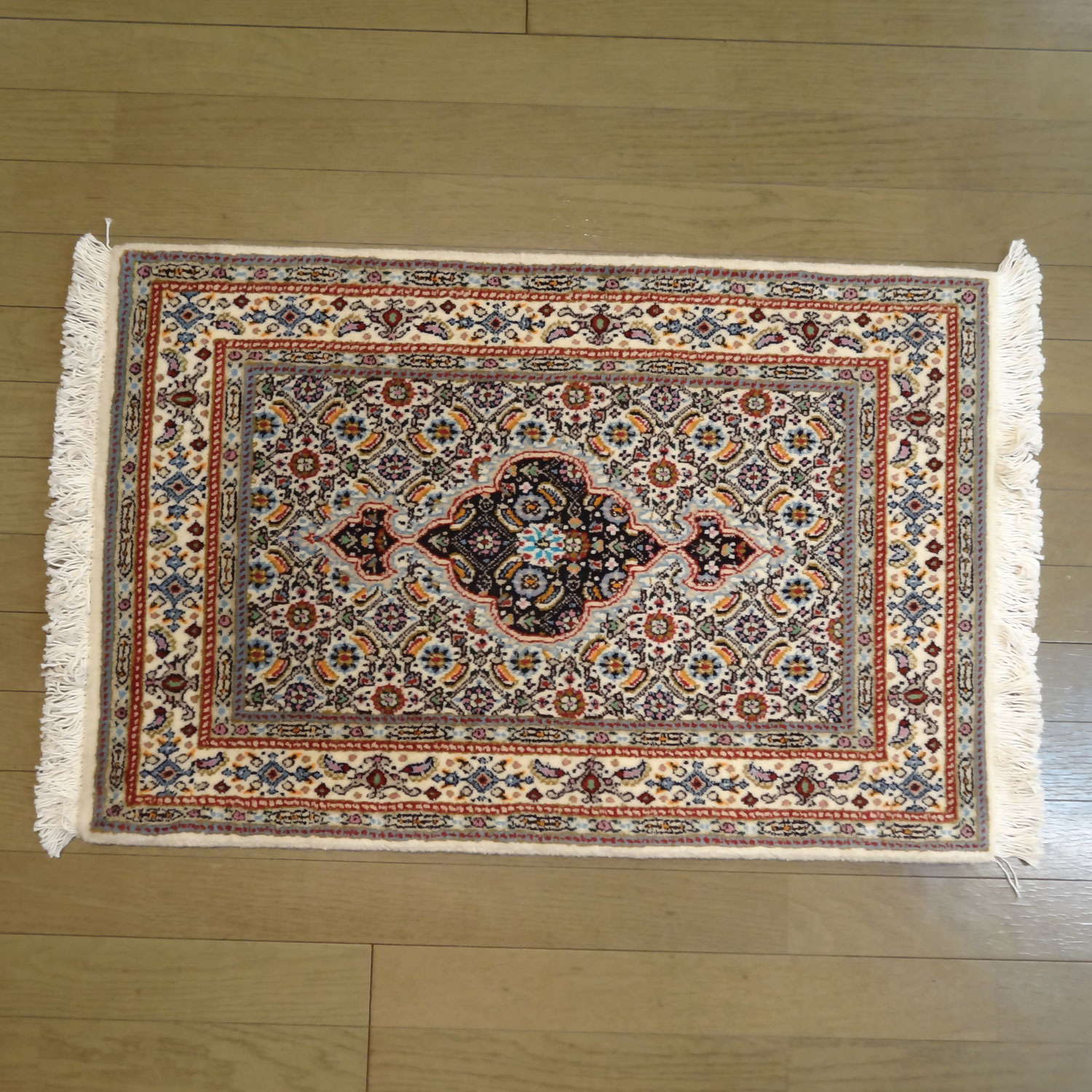 ペルシャ絨毯　ムード産　約89×59cm