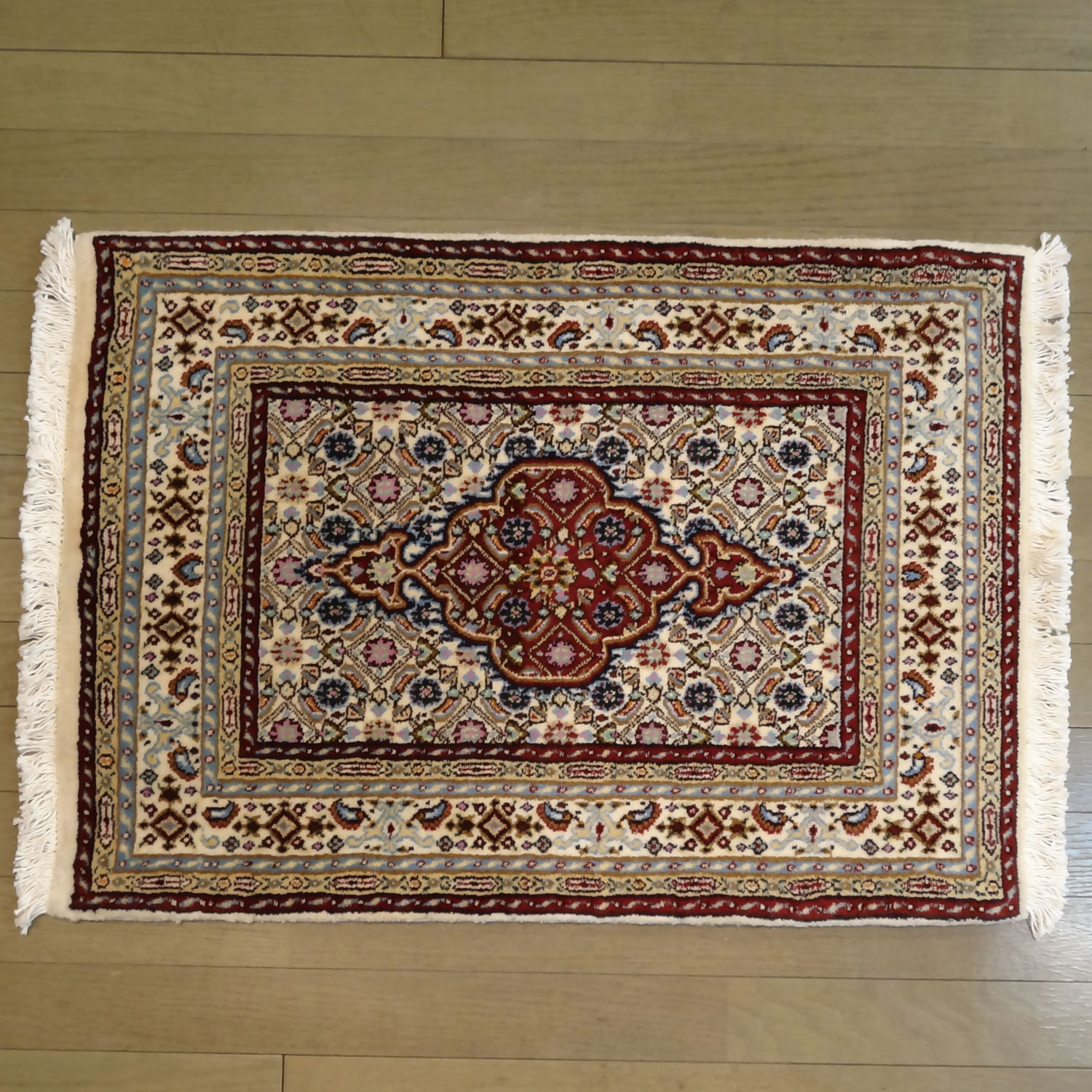 ペルシャ絨毯　ムード産　約88×62cm