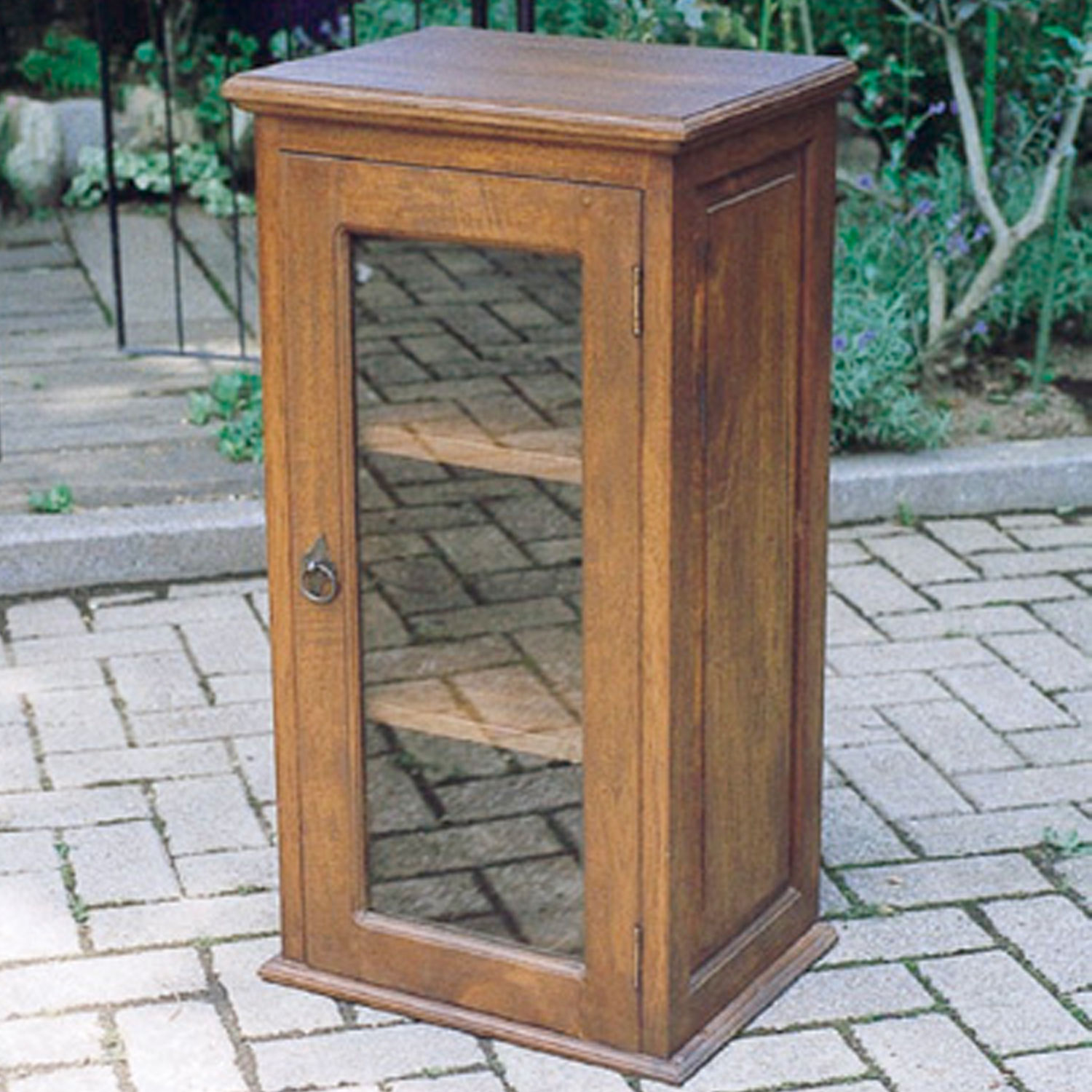 アジアンテイストの素朴なスリムなキャビネット