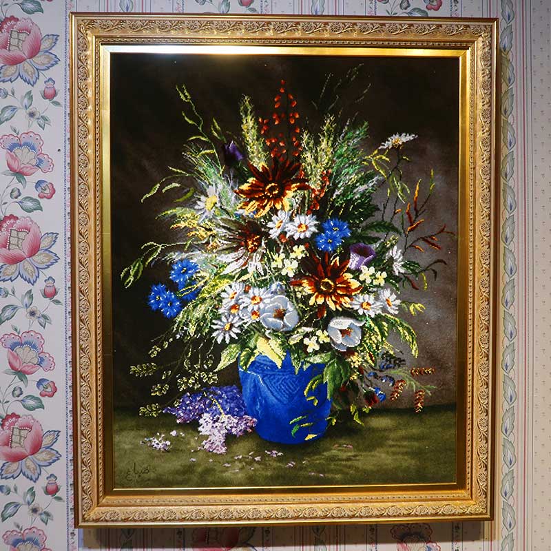 ペルシャ絨毯絵画　タブリーズ産　約W55×D5×H66cm(額含む)　絨毯:約47×57cm