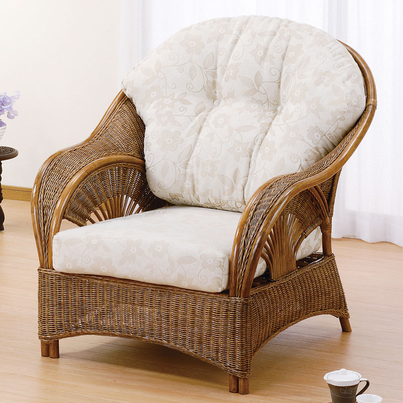 高級ファブリックが映えるゴージャスなラタンアームチェア　ラタン・籐家具