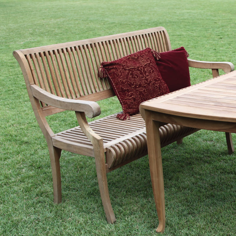 良質なチーク材を使ったおしゃれなデザインのカステルベンチ