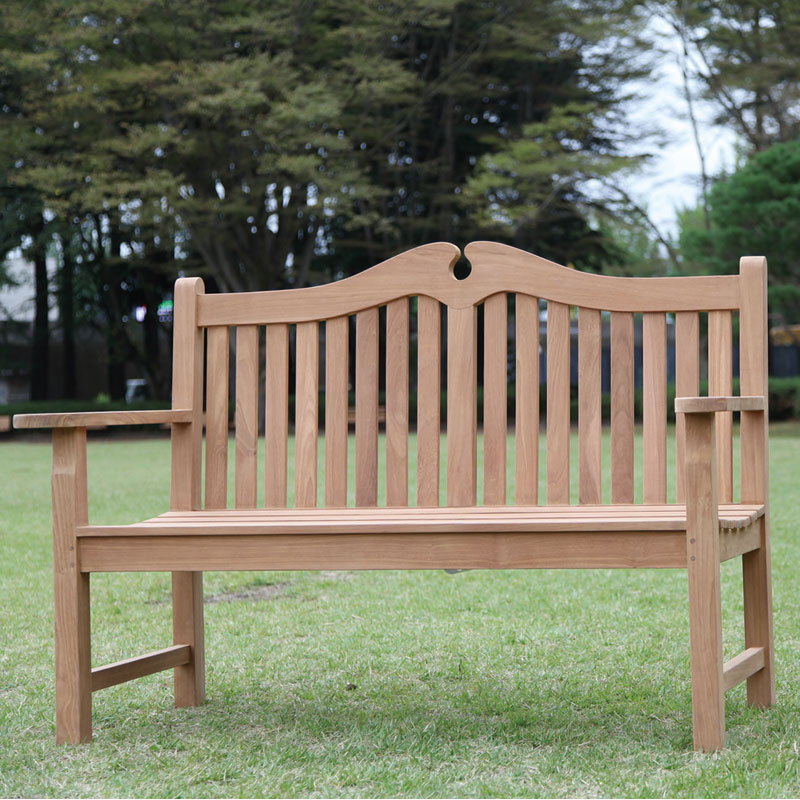 良質なチーク材無垢を使用した頑丈なデザインのマウンテンベンチ