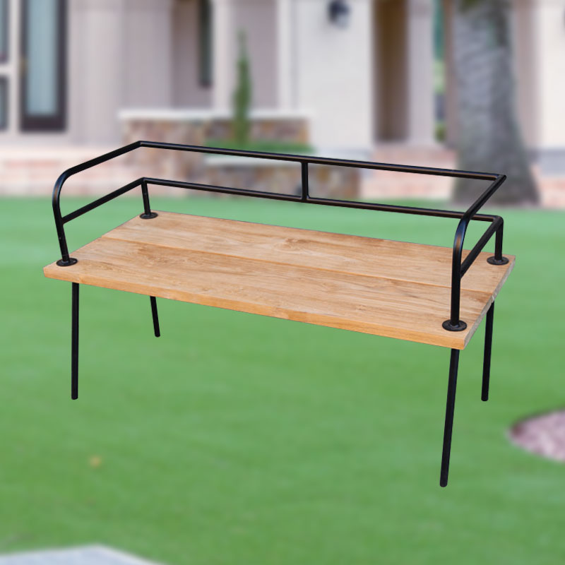 シンプルなデザインのアイアンフレームベンチ