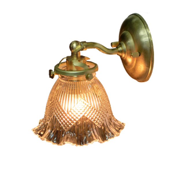 ゴールド色のフレームにエレガントなスカート型のシェードのウオールランプ(屋内用)　【送料無料】