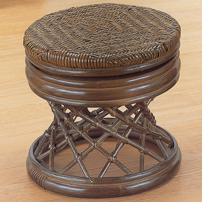 座面ラウンド機能付きのロータイプのラタンスツール　ラタン・籐家具
