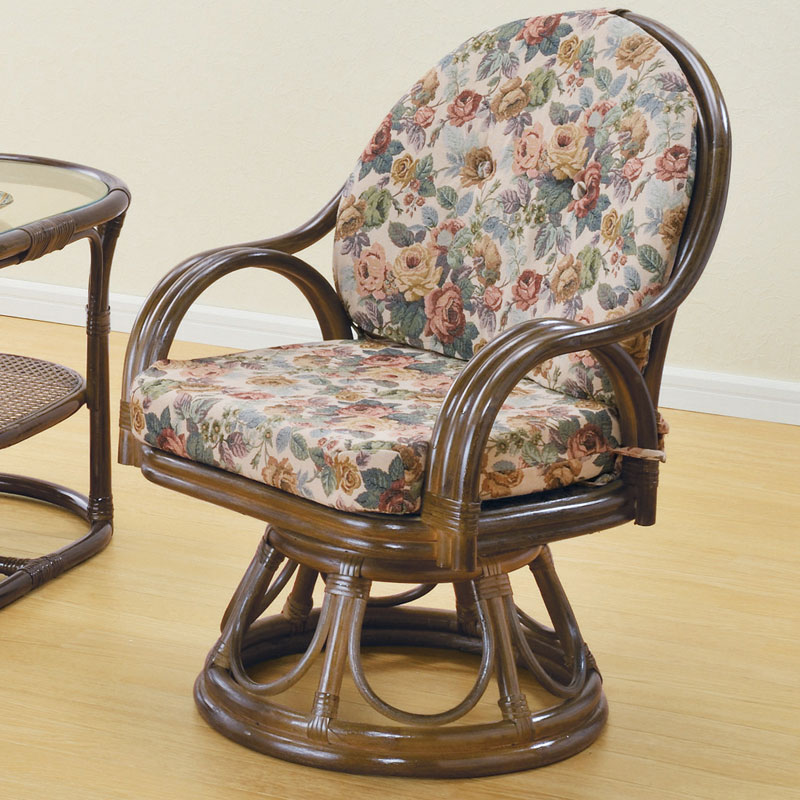 オールシーズンご使用いただけるラウンドチェア　ラタン・籐家具