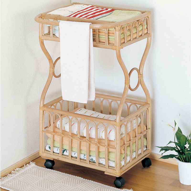 おしゃれなデザインの籐製のタオル掛け付き2段ランドリー　ラタン・籐家具