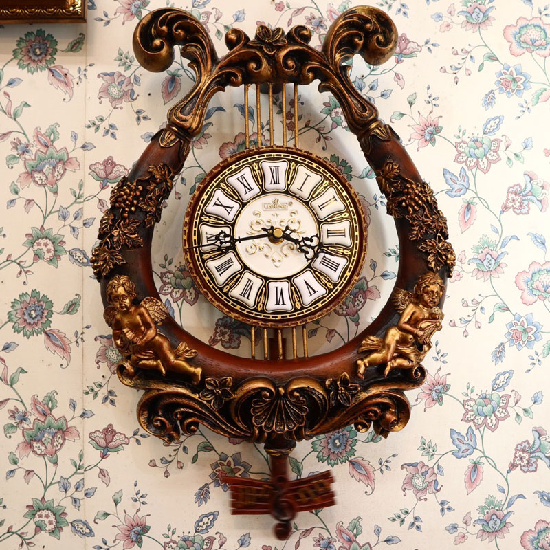 ハープ型のおしゃれな壁掛け時計　CE-643M