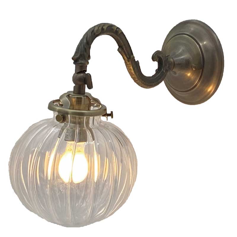 アンティーク調でレトロなガラスシェードのウオールランプ(屋内用)　【送料無料】