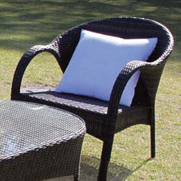 人工ラタンで作ったなめらかなカーブアームが素敵な一人掛けソファー　人工ラタン家具