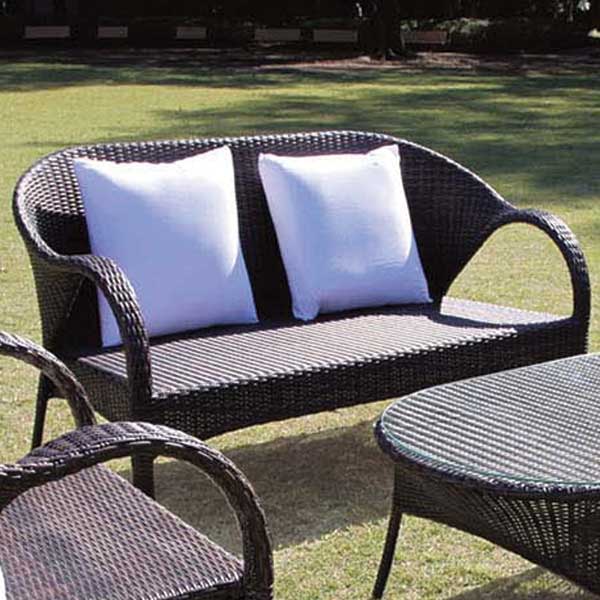 人工ラタンで作ったなめらかなカーブアームが素敵な二人掛けソファー　人工ラタン家具