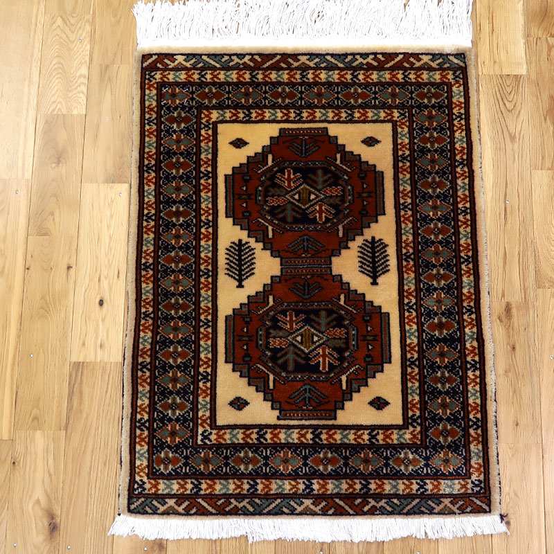 ペルシャ絨毯　トルクメン　約85×64cm