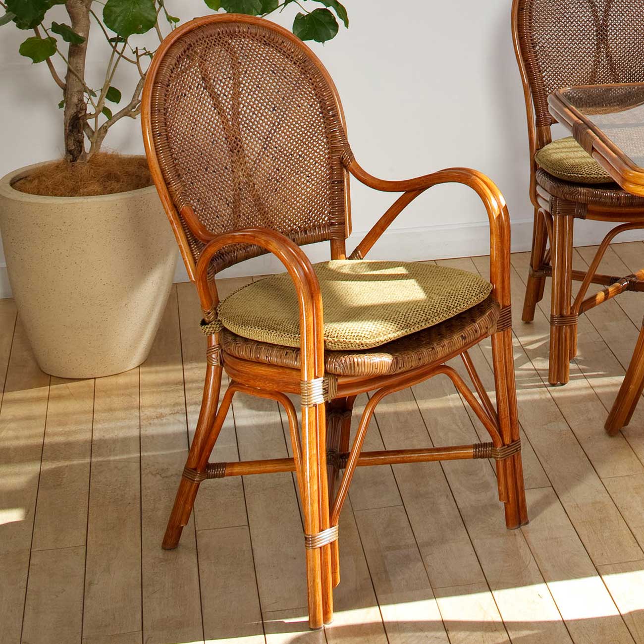 ダイニングチェア(肘付き)　カザマ　ラタン・籐家具