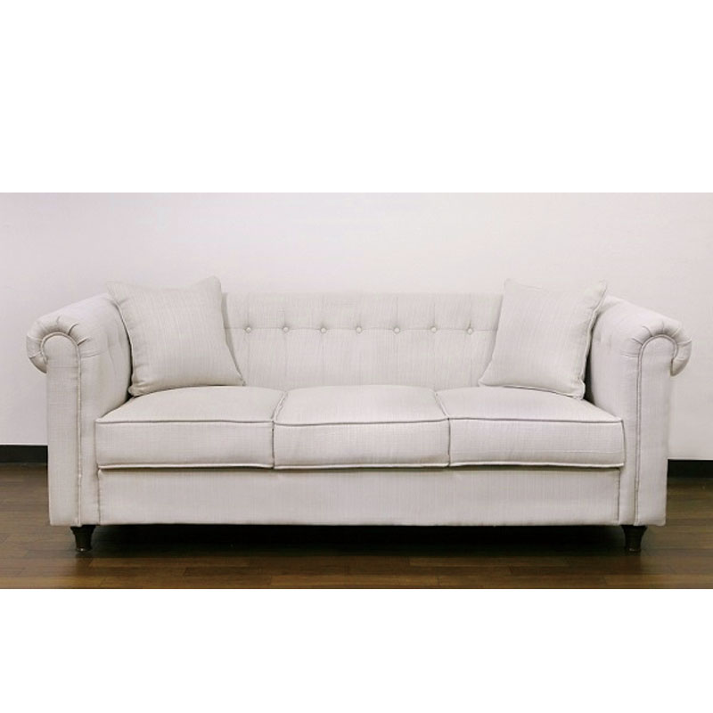 ちょっとカジュアル感覚を取り入れたチェスターフィールドホワイト3人掛けソファー