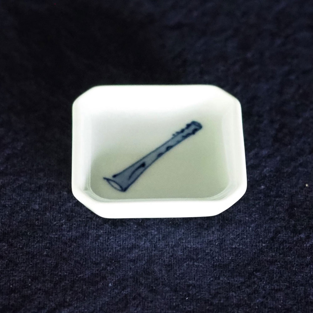 ハーモニー　 クラリネット角豆皿　青花　有田焼