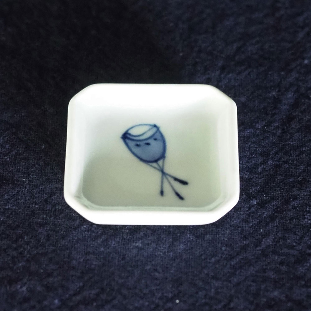 ハーモニー　 ティンハ゜ニー角豆皿　青花　有田焼