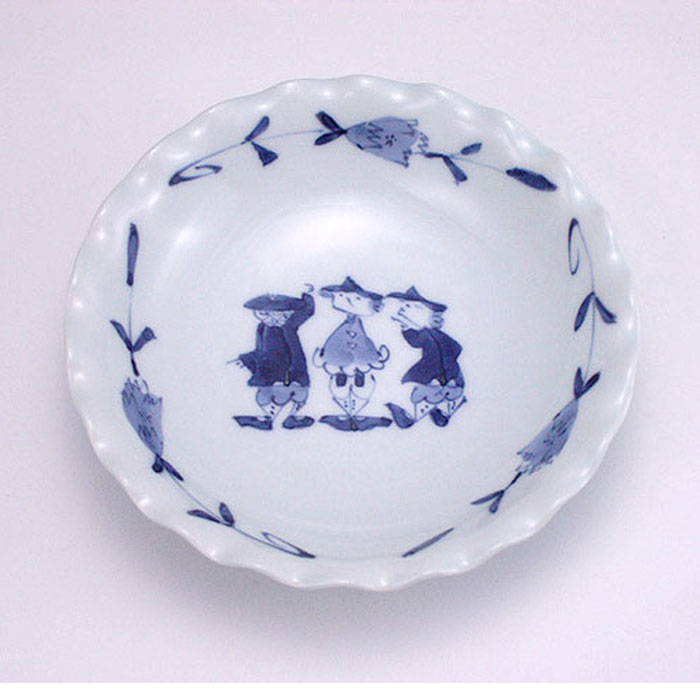 三人異人輪花深小皿　青花　有田焼