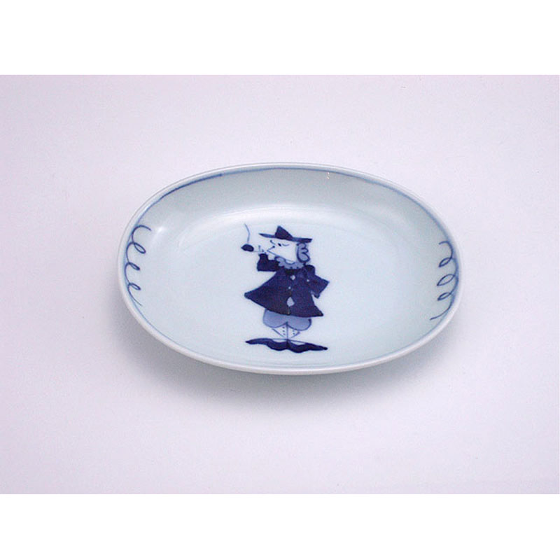 パイプ異人小判小皿　青花　有田焼