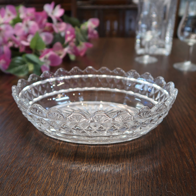 イギリスより直輸入したアンティークガラスのオーバル型ガラスボウル