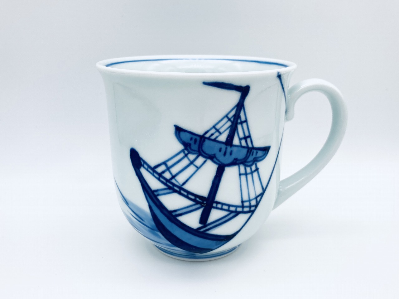 クラシックシリーズ 出船帆船反マグカップ　青花　有田焼