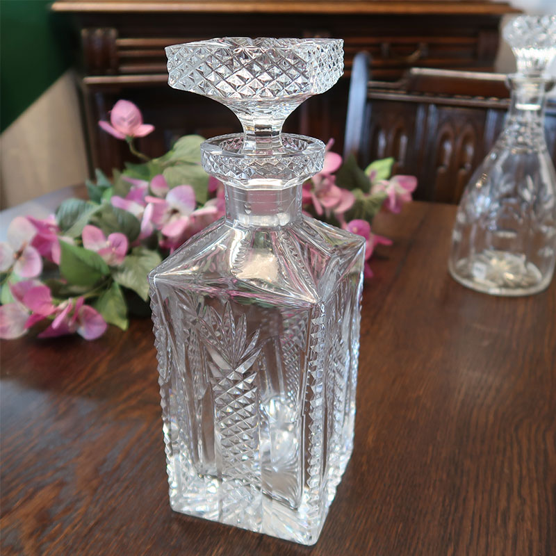 イギリスより直輸入したアンティークガラスの角型デキャンタ(デカンタ)