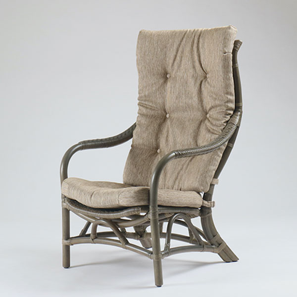 ラタンのゆったり座れるハイバックチェア　ラタン・籐家具