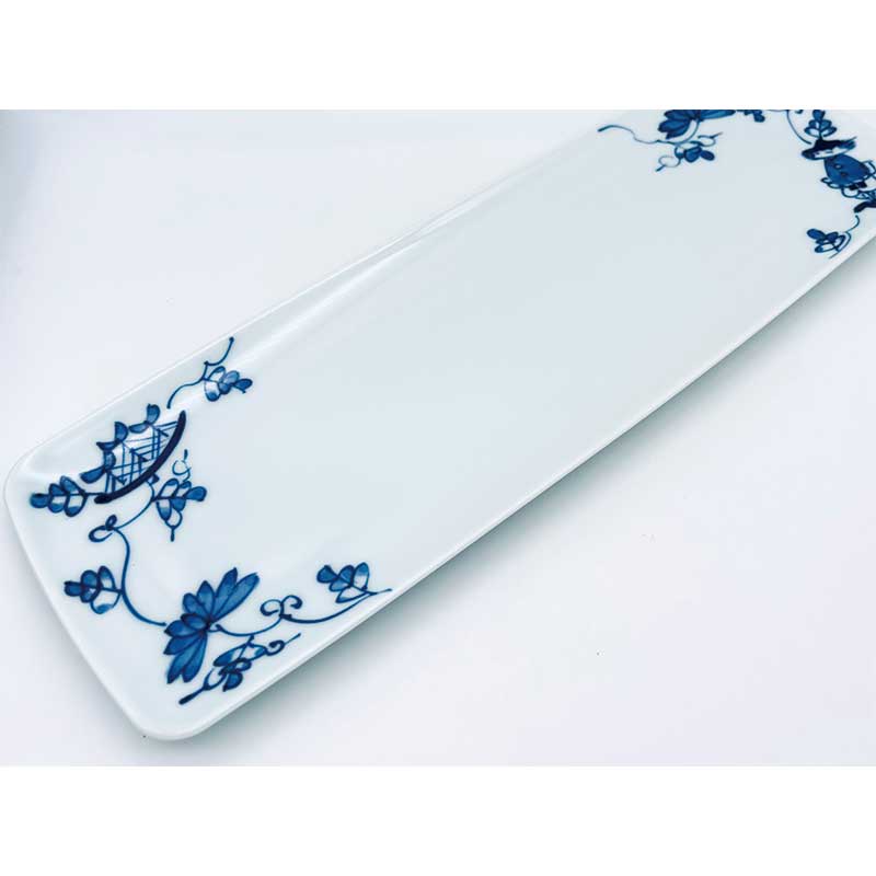 唐草異人長角皿 　青花　有田焼