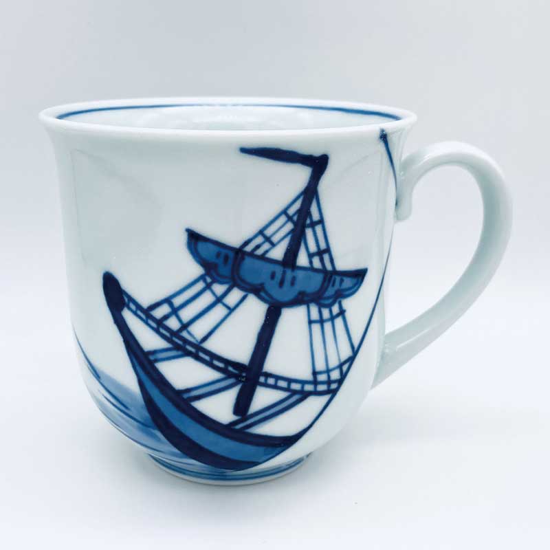 クラシックシリーズ 出船帆船反マグカップ　青花　有田焼