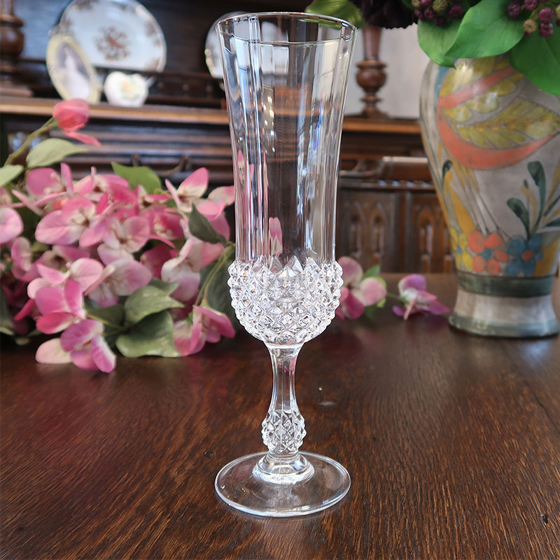 イギリスより直輸入したアンティークガラスのシャンパングラス