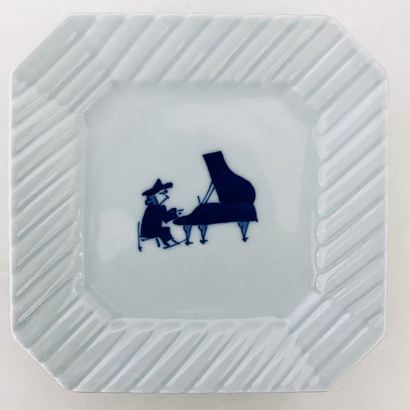 ミューシ゛ック・シリース゛ ピアノ・ストライプ隅切り皿　青花　有田焼