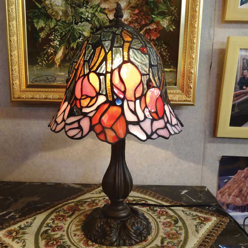 チューリップがモチーフのステンドグラステーブルランプ　