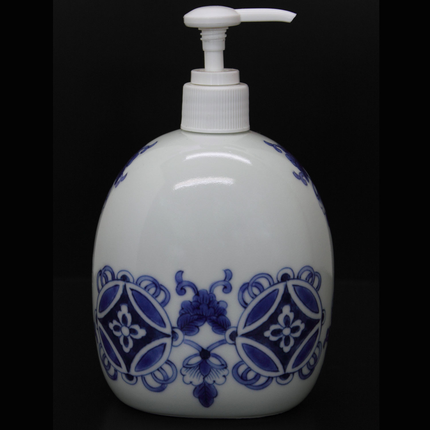 有田焼のソープボトル　染付七宝獅子絵