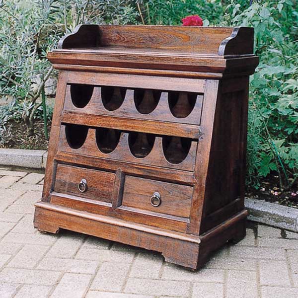 素朴なアジアンテイストのワインチェスト