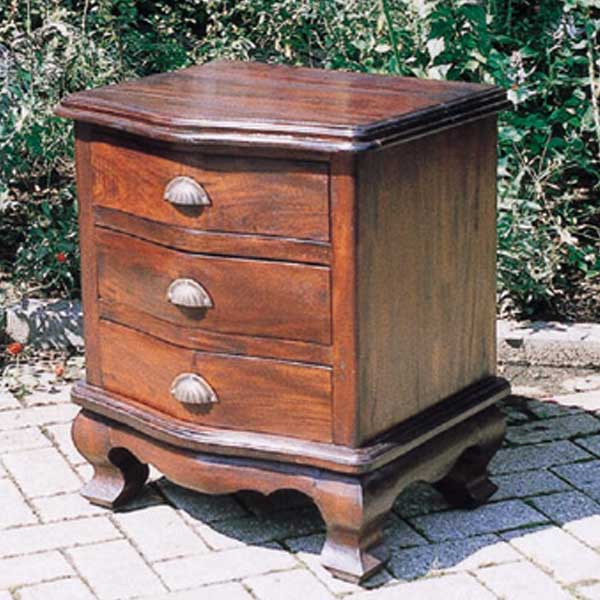 素朴なアジアンテイストの3段チェスト