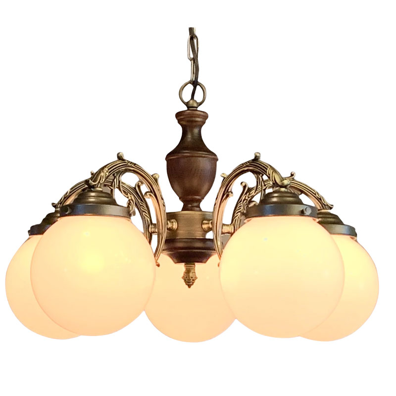 鋳物アームにレトロな雰囲気の丸ガラスを合わせた5灯シャンデリア照明