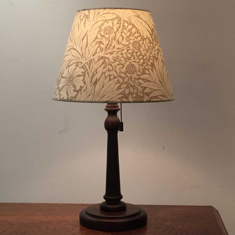 ウィリアムモリスのMarigold(マリーゴールド)柄生地を使用して作成したテーブルランプ