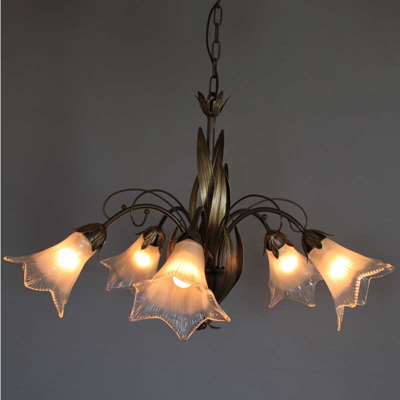 イタリア製ガラス、本体には葉っぱをモチーフにした5灯シャンデリア照明　イタリア製