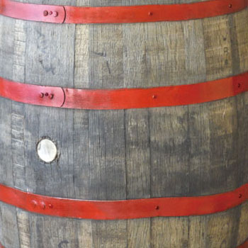 黒タガのウイスキー樽