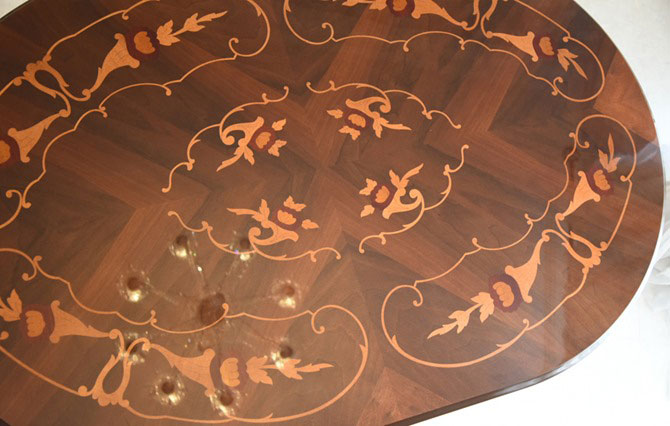 ルネッサンスイタリアの本革ダイニング5点セットの側面写真