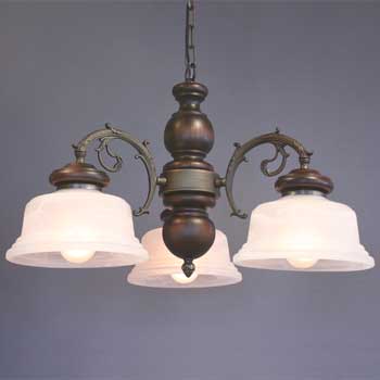 合わせて取り付けたい3灯シャンデリア